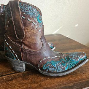 GORGEOUS Old Gringo Erin Brass Embroidered Ankle Boot